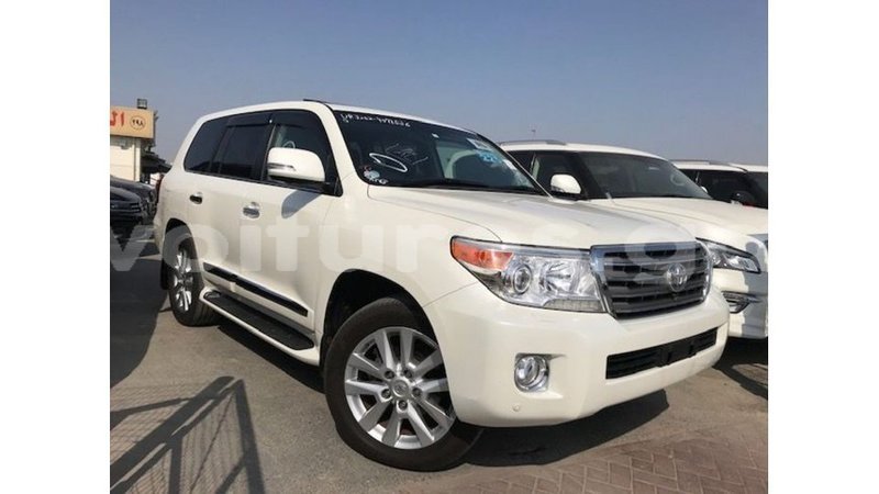 Big with watermark toyota land cruiser estuary import dubai 5625