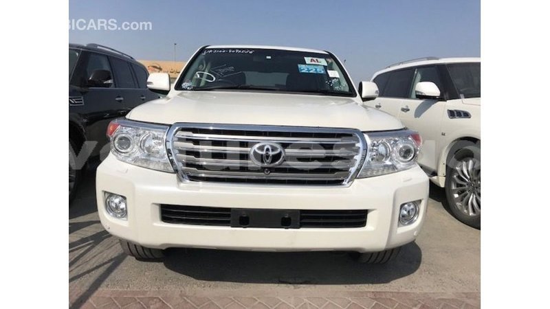 Big with watermark toyota land cruiser estuary import dubai 5625