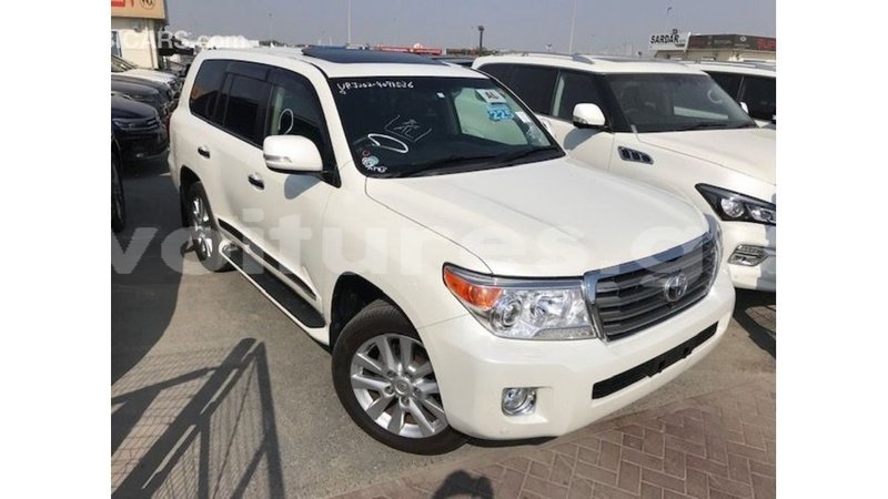 Big with watermark toyota land cruiser estuary import dubai 5625