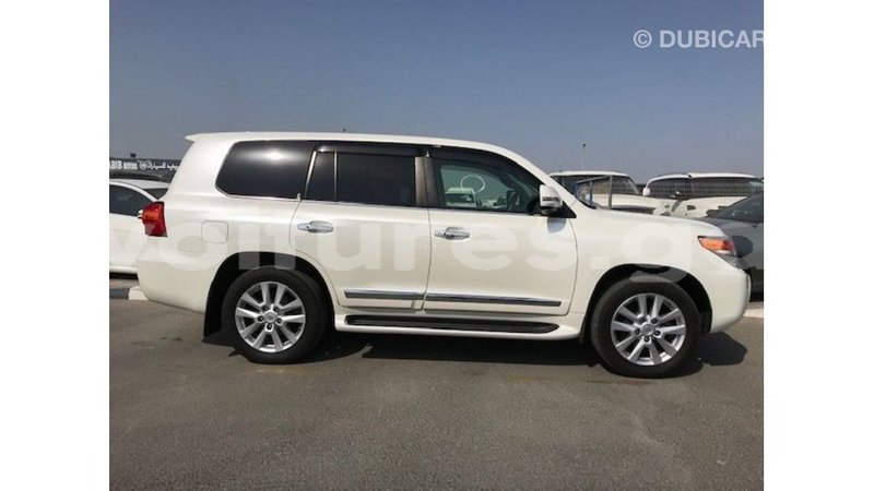 Big with watermark toyota land cruiser estuary import dubai 5625