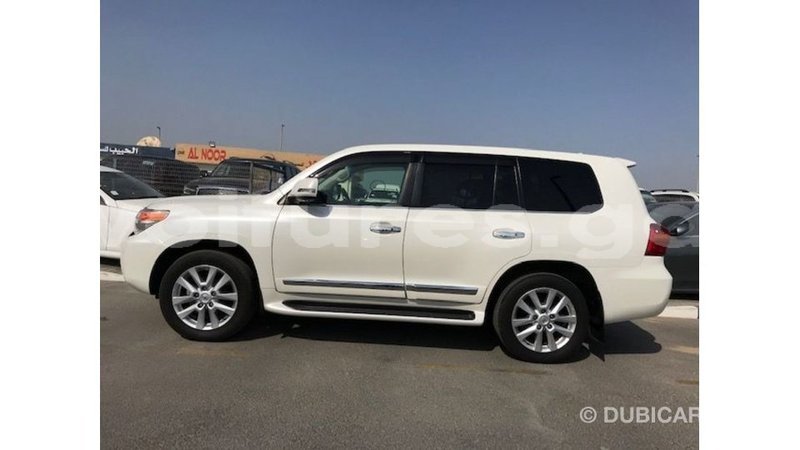 Big with watermark toyota land cruiser estuary import dubai 5625