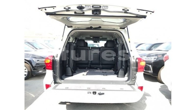 Big with watermark toyota land cruiser estuary import dubai 5625