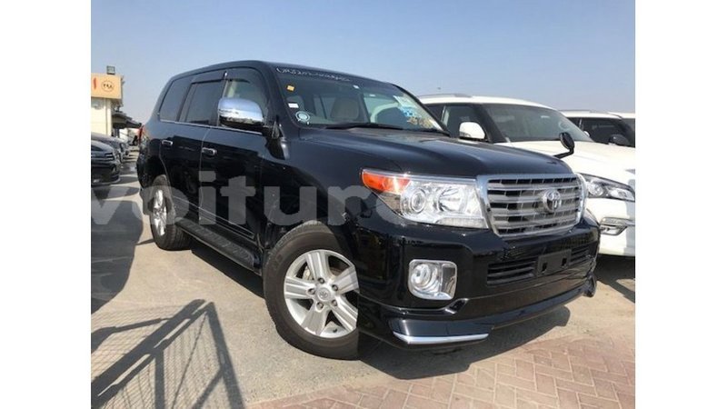 Big with watermark toyota land cruiser estuary import dubai 5626