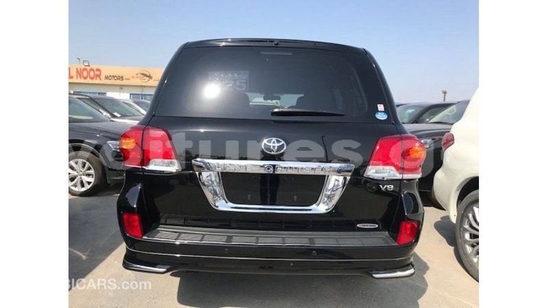 Big with watermark toyota land cruiser estuary import dubai 5626