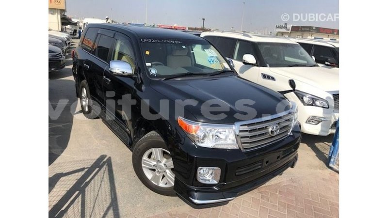 Big with watermark toyota land cruiser estuary import dubai 5626