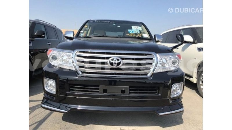 Big with watermark toyota land cruiser estuary import dubai 5626