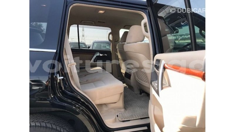 Big with watermark toyota land cruiser estuary import dubai 5626