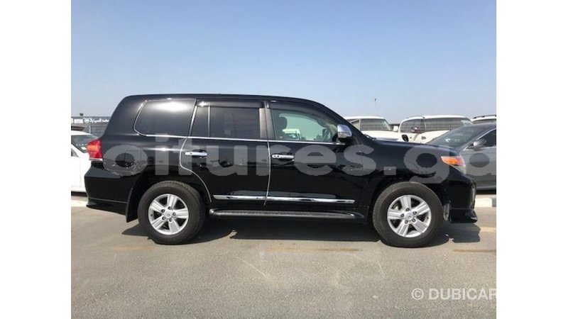 Big with watermark toyota land cruiser estuary import dubai 5626