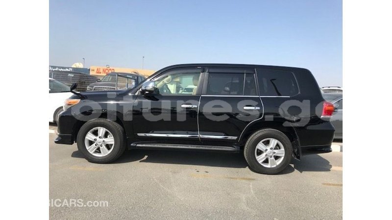 Big with watermark toyota land cruiser estuary import dubai 5626