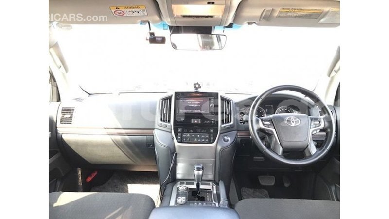 Big with watermark toyota land cruiser estuary import dubai 5628