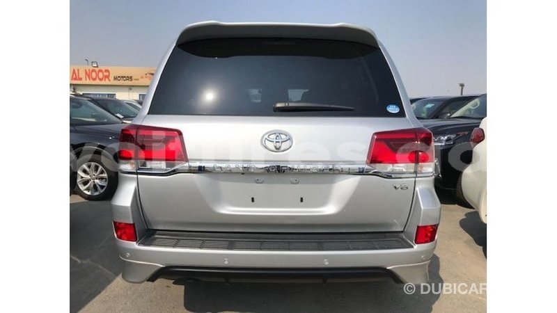 Big with watermark toyota land cruiser estuary import dubai 5628