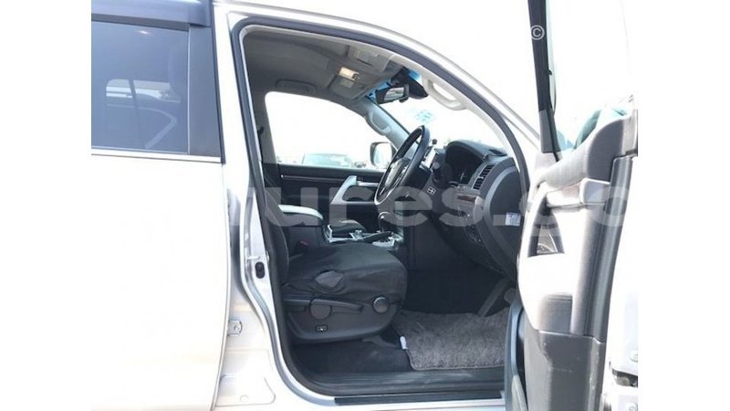 Big with watermark toyota land cruiser estuary import dubai 5628