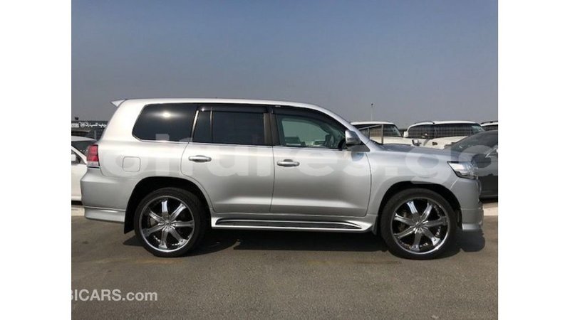 Big with watermark toyota land cruiser estuary import dubai 5628