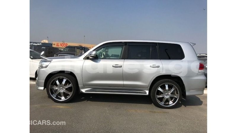 Big with watermark toyota land cruiser estuary import dubai 5628