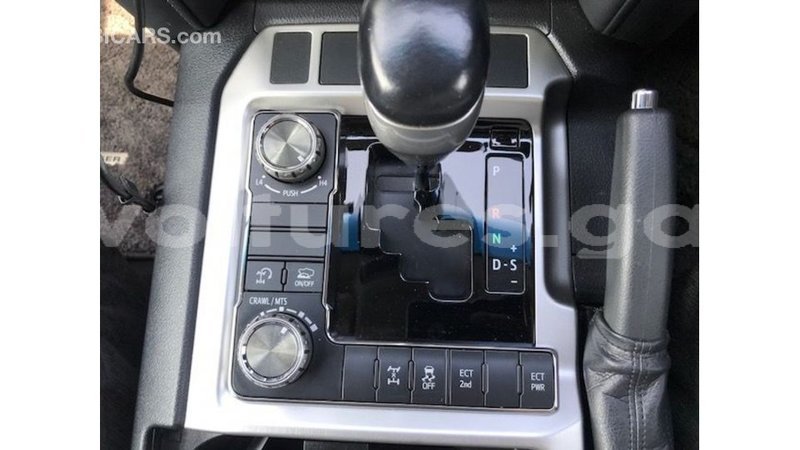 Big with watermark toyota land cruiser estuary import dubai 5628