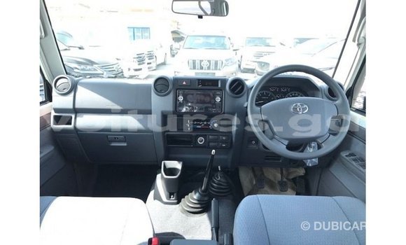 Buy Import Toyota Land Cruiser White Car in Import - Dubai in Estuary Buy Import Toyota Land Cruiser White Car in Import - Dubai in Estuary