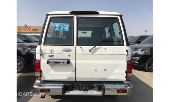 Buy Import Toyota Land Cruiser White Car in Import - Dubai in Estuary Buy Import Toyota Land Cruiser White Car in Import - Dubai in Estuary