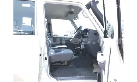 Buy Import Toyota Land Cruiser White Car in Import - Dubai in Estuary Buy Import Toyota Land Cruiser White Car in Import - Dubai in Estuary