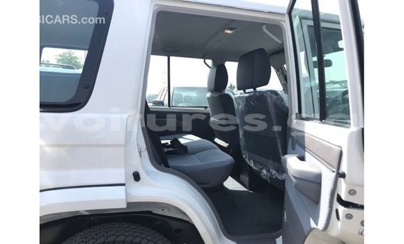 Buy Import Toyota Land Cruiser White Car in Import - Dubai in Estuary Buy Import Toyota Land Cruiser White Car in Import - Dubai in Estuary