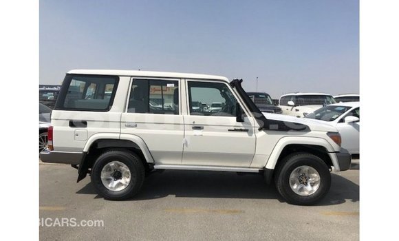 Buy Import Toyota Land Cruiser White Car in Import - Dubai in Estuary Buy Import Toyota Land Cruiser White Car in Import - Dubai in Estuary