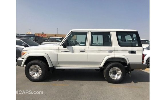 Buy Import Toyota Land Cruiser White Car in Import - Dubai in Estuary Buy Import Toyota Land Cruiser White Car in Import - Dubai in Estuary