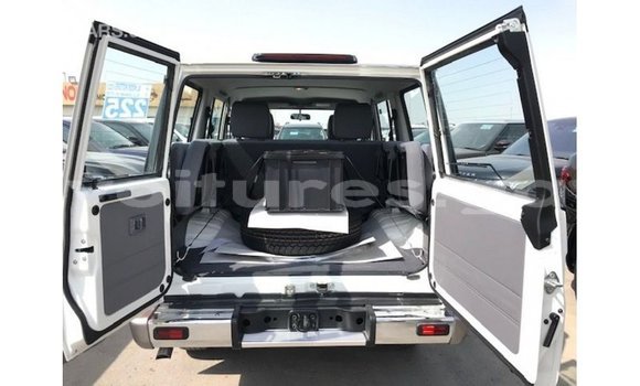 Buy Import Toyota Land Cruiser White Car in Import - Dubai in Estuary Buy Import Toyota Land Cruiser White Car in Import - Dubai in Estuary