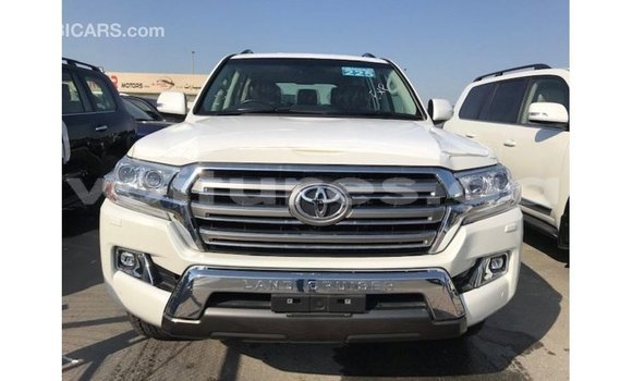 Buy Import Toyota Land Cruiser White Car in Import - Dubai in Estuary Buy Import Toyota Land Cruiser White Car in Import - Dubai in Estuary