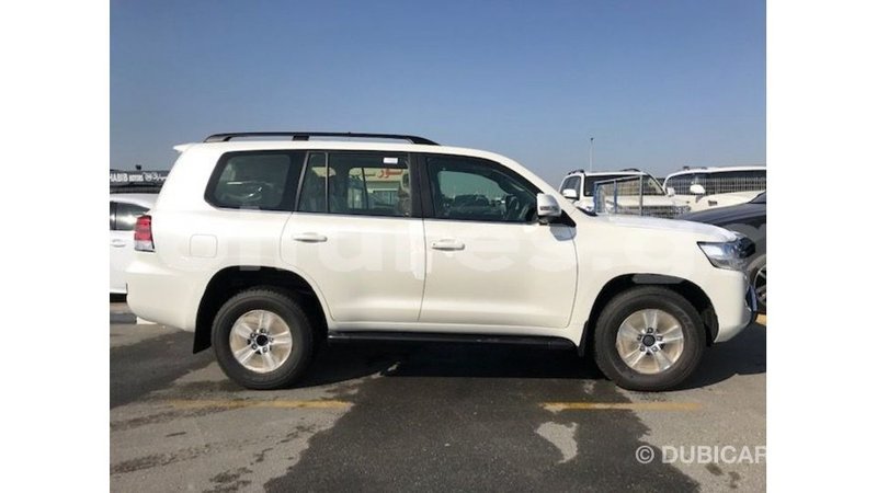 Big with watermark toyota land cruiser estuary import dubai 5631