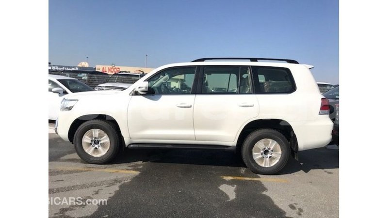 Big with watermark toyota land cruiser estuary import dubai 5631