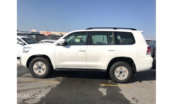 Buy Import Toyota Land Cruiser White Car in Import - Dubai in Estuary Buy Import Toyota Land Cruiser White Car in Import - Dubai in Estuary