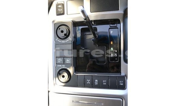 Buy Import Toyota Land Cruiser White Car in Import - Dubai in Estuary Buy Import Toyota Land Cruiser White Car in Import - Dubai in Estuary