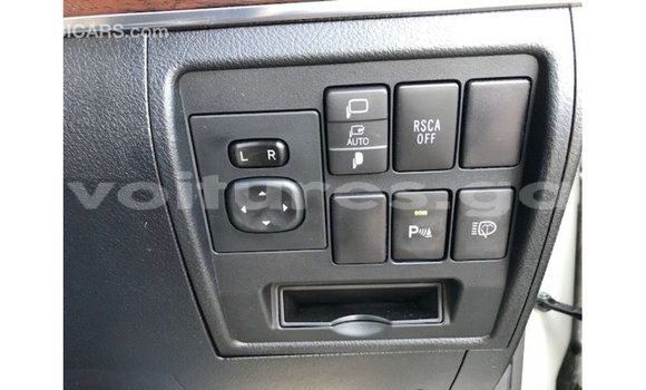 Buy Import Toyota Land Cruiser White Car in Import - Dubai in Estuary Buy Import Toyota Land Cruiser White Car in Import - Dubai in Estuary