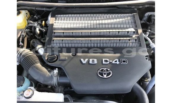 Buy Import Toyota Land Cruiser White Car in Import - Dubai in Estuary Buy Import Toyota Land Cruiser White Car in Import - Dubai in Estuary