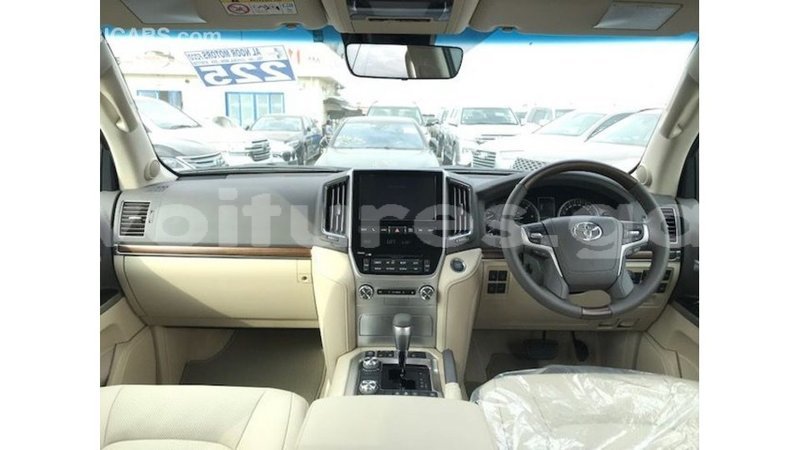 Big with watermark toyota land cruiser estuary import dubai 5632