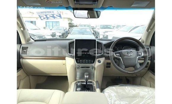 Sayi Imported Toyota Land Cruiser White Mota in Import - Dubai a estuary Sayi Imported Toyota Land Cruiser White Mota in Import - Dubai a estuary