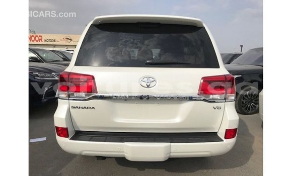 Sayi Imported Toyota Land Cruiser White Mota in Import - Dubai a estuary Sayi Imported Toyota Land Cruiser White Mota in Import - Dubai a estuary