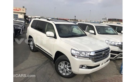 Sayi Imported Toyota Land Cruiser White Mota in Import - Dubai a estuary Sayi Imported Toyota Land Cruiser White Mota in Import - Dubai a estuary