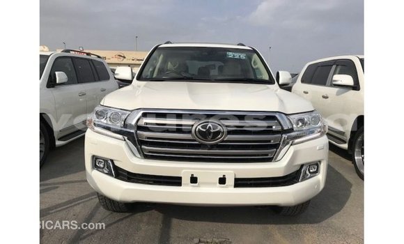 Sayi Imported Toyota Land Cruiser White Mota in Import - Dubai a estuary Sayi Imported Toyota Land Cruiser White Mota in Import - Dubai a estuary
