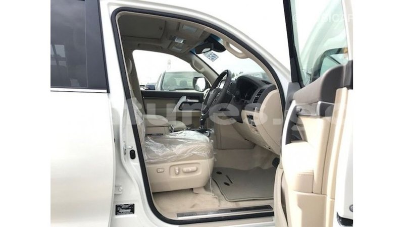 Big with watermark toyota land cruiser estuary import dubai 5632