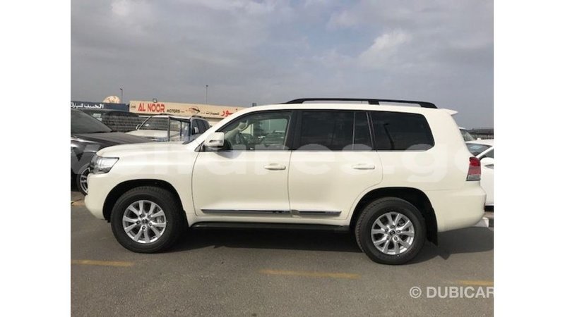 Big with watermark toyota land cruiser estuary import dubai 5632