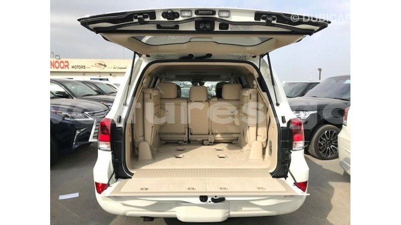 Big with watermark toyota land cruiser estuary import dubai 5632