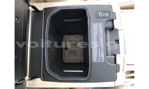 Sayi Imported Toyota Land Cruiser White Mota in Import - Dubai a estuary Sayi Imported Toyota Land Cruiser White Mota in Import - Dubai a estuary