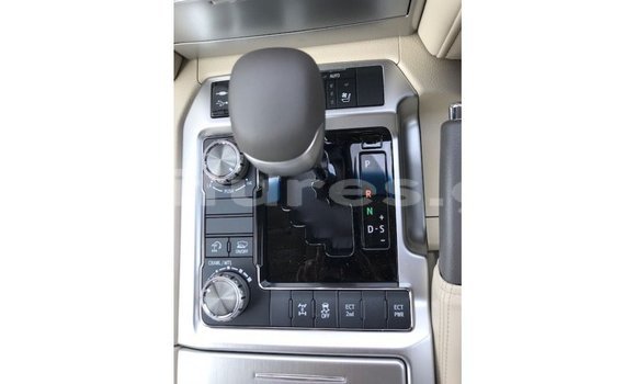 Sayi Imported Toyota Land Cruiser White Mota in Import - Dubai a estuary Sayi Imported Toyota Land Cruiser White Mota in Import - Dubai a estuary