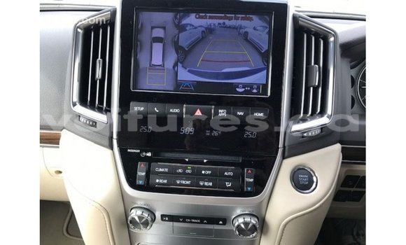 Sayi Imported Toyota Land Cruiser White Mota in Import - Dubai a estuary Sayi Imported Toyota Land Cruiser White Mota in Import - Dubai a estuary