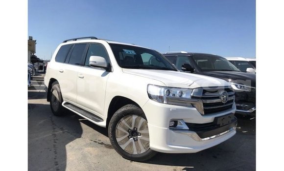 Acheter Import Voiture Toyota Land Cruiser Blanc à Import - Dubai, Estuaire Acheter Import Voiture Toyota Land Cruiser Blanc à Import - Dubai, Estuaire