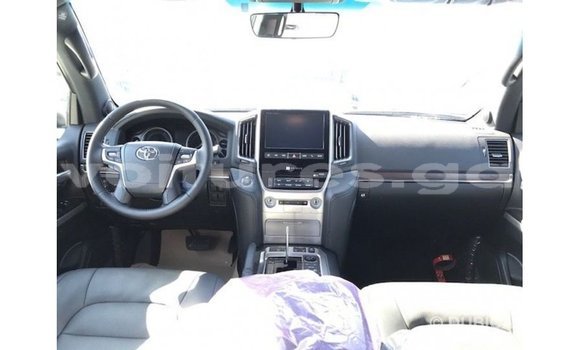 Acheter Import Voiture Toyota Land Cruiser Blanc à Import - Dubai, Estuaire Acheter Import Voiture Toyota Land Cruiser Blanc à Import - Dubai, Estuaire