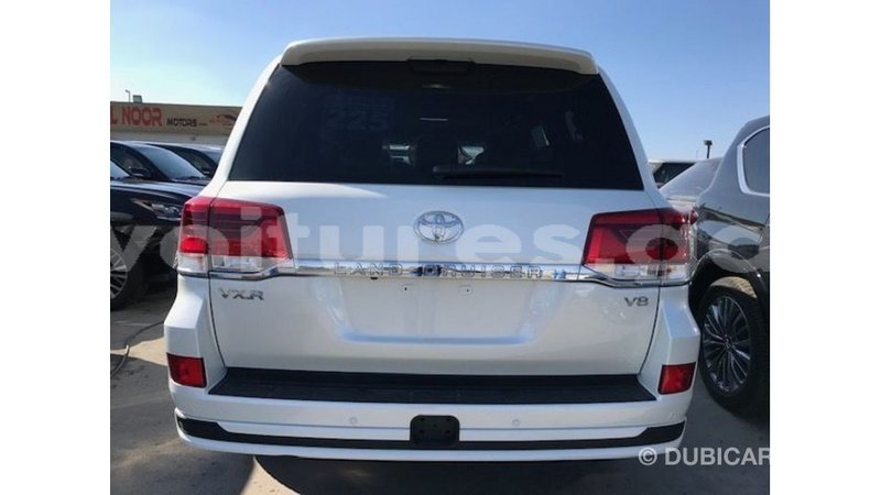 Big with watermark toyota land cruiser estuary import dubai 5633