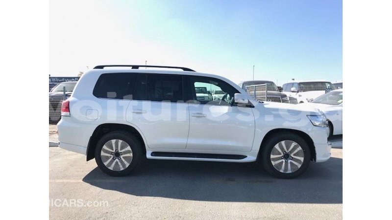 Big with watermark toyota land cruiser estuary import dubai 5633