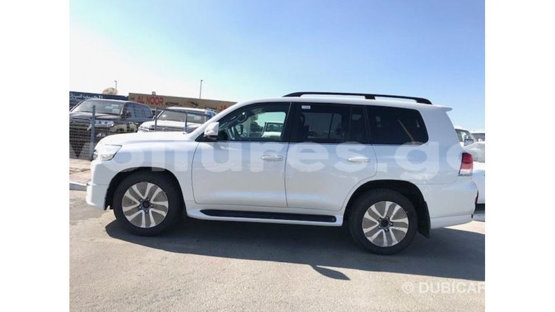 Big with watermark toyota land cruiser estuary import dubai 5633