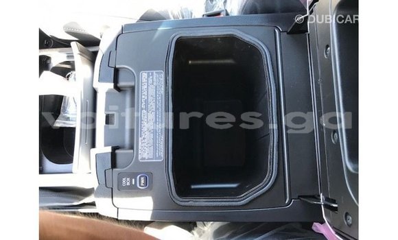 Acheter Import Voiture Toyota Land Cruiser Blanc à Import - Dubai, Estuaire Acheter Import Voiture Toyota Land Cruiser Blanc à Import - Dubai, Estuaire